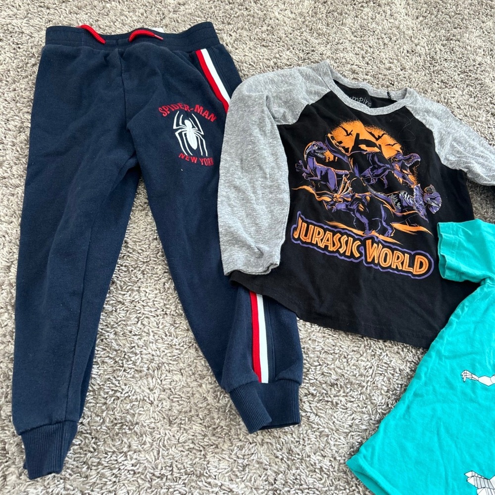 Boys Spider Man Jurassic World Dinosaur T-Shirt and Jogger Set Size 5/6 - Picture 2 of 9